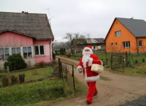 Apsveic pagasta seniorus un bērnus