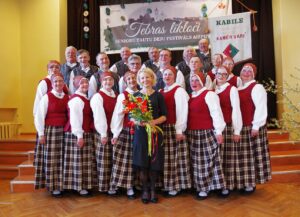 “Kamēr vari” senioru tautas deju festivālā “Tebras līkloči”