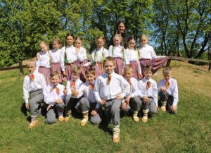 Kabiles mazie dejotāji Kuldīgā tautas deju koncertā 19.05.
