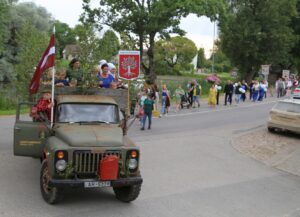 Kabiles pagasta svētki. Gājiens