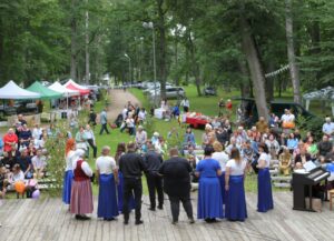 Kabiles pagasta svētki. Estrāde, parks